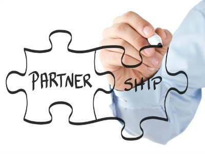 Agar Bisnis Semakin Laris, Yuk Kenali Business Partnership!